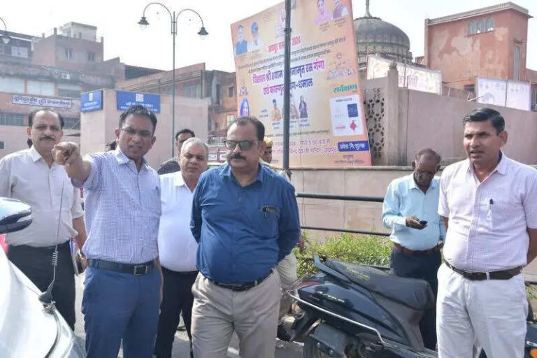Clear encroachments in Walled City, set up control room, JMC-H babus told