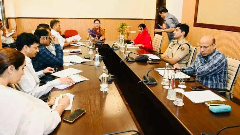 Dy CM wants Walled City traffic, parking woes solved