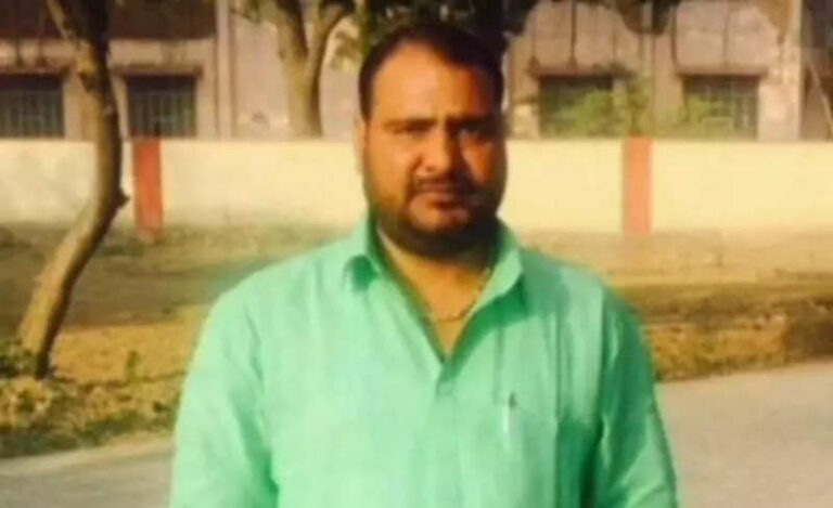 Police ‘mock’ fugitive with 25 paisa reward