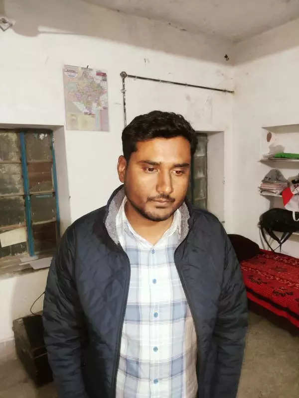 Discom engr, driver nabbed by ACB for accepting 30K bribe
