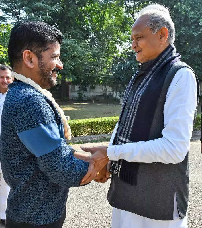 Telangana CM pays courtesy visit to Ashok Gehlot in city