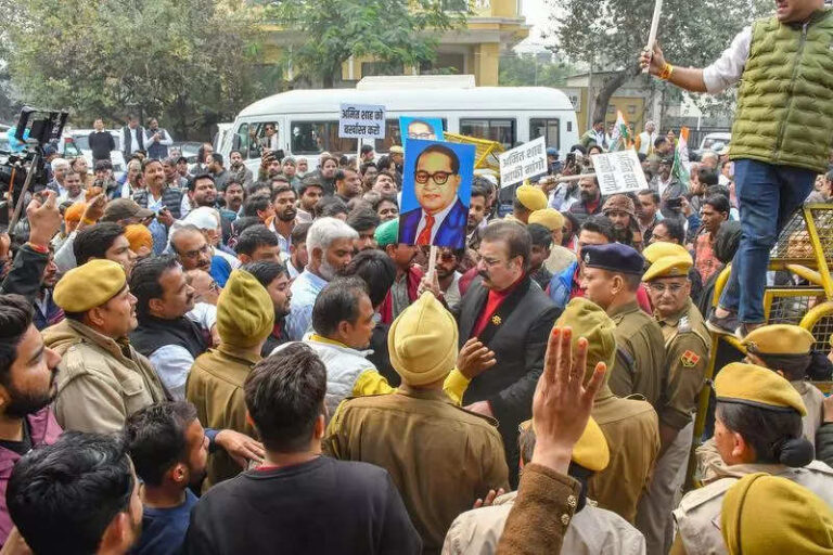 Cong slams Raj CM for defending Amit Shah