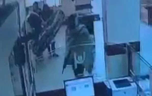 2 armed robbers loot 10 lakh from PNB Branch in Karauli
