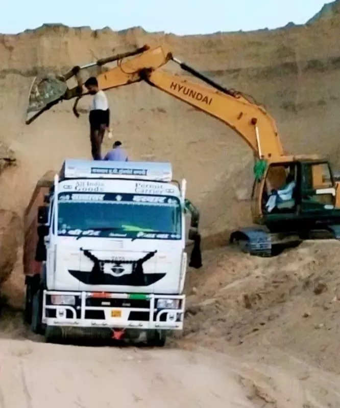 Raj to empower tribals with exclusive sand mining leases in Sirohi district