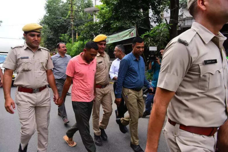 HC grants bail to key accused in SI paper leak case