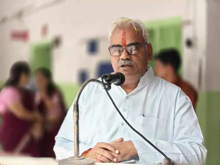 Edu min Dilawar hates Urdu but has surname with Persian roots: Jully