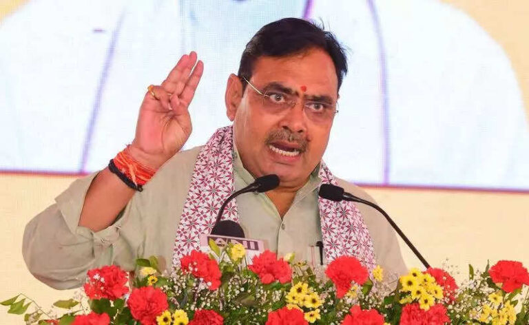 Raj CM honours officers for executing e-governance schemes