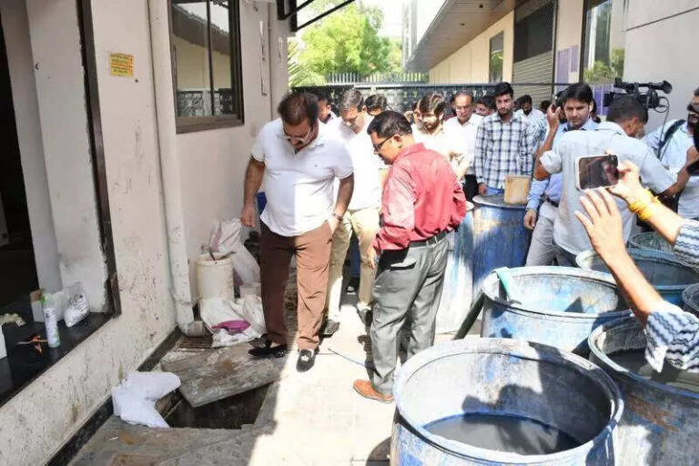 Police delay FIR over death of four labourers in septic tank