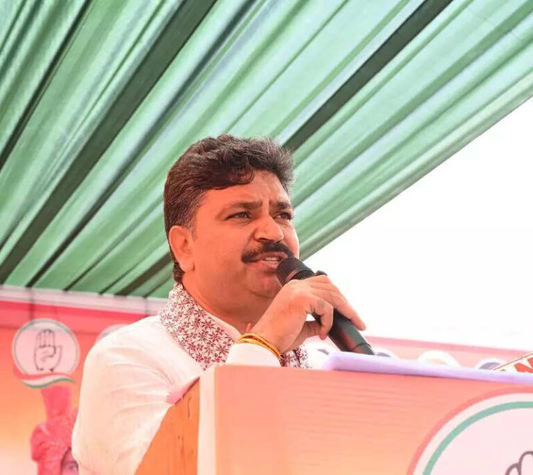 CM should shift his residence to Delhi, says Jully