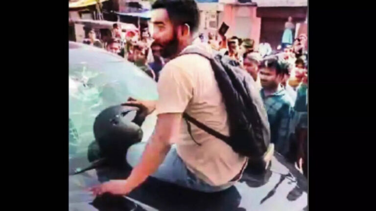 ‘Assaulted for nearly 20 minutes’: Cop attacked in Jaipur as bystanders film incident