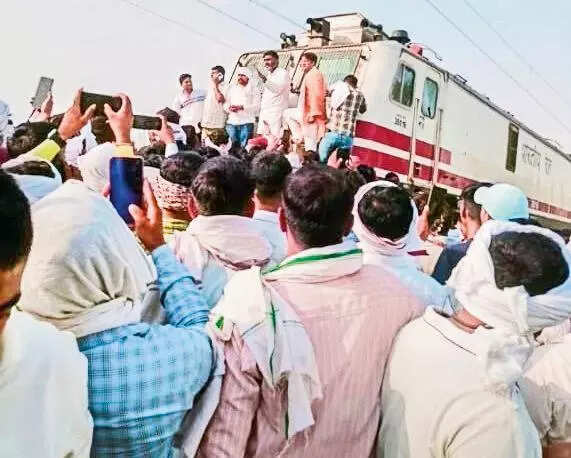 FIR against Gurjar protesters for damaging rly property in Raj