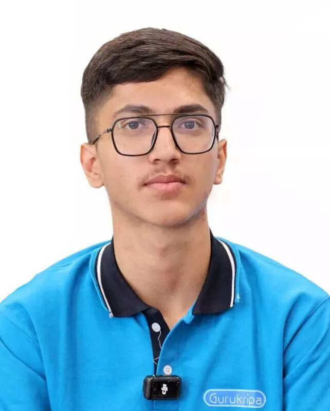 Hanumangarh boy on top despite Hindi schooling