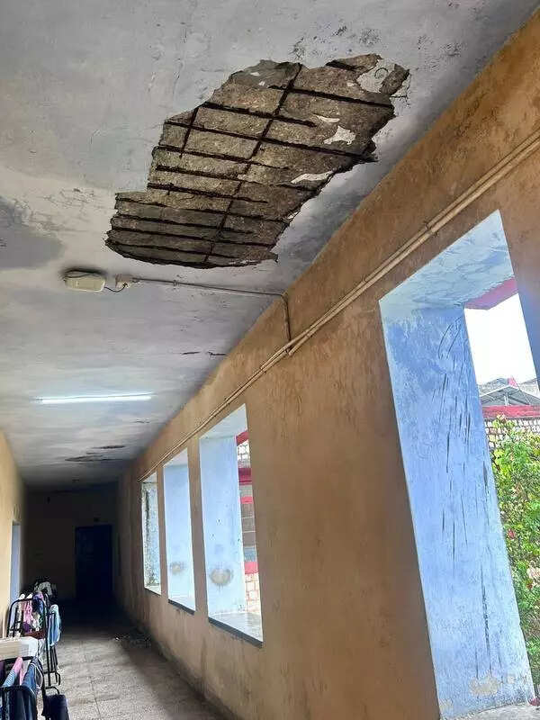 Maharani college hostel roof plaster falls, exposing crumbling RU infrastructure