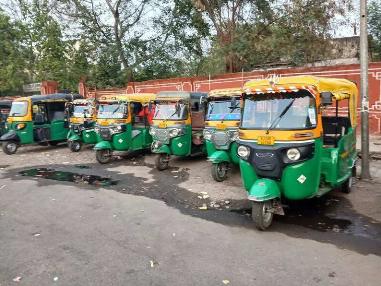 Auto union leaders link rising crimes to lax driver checks