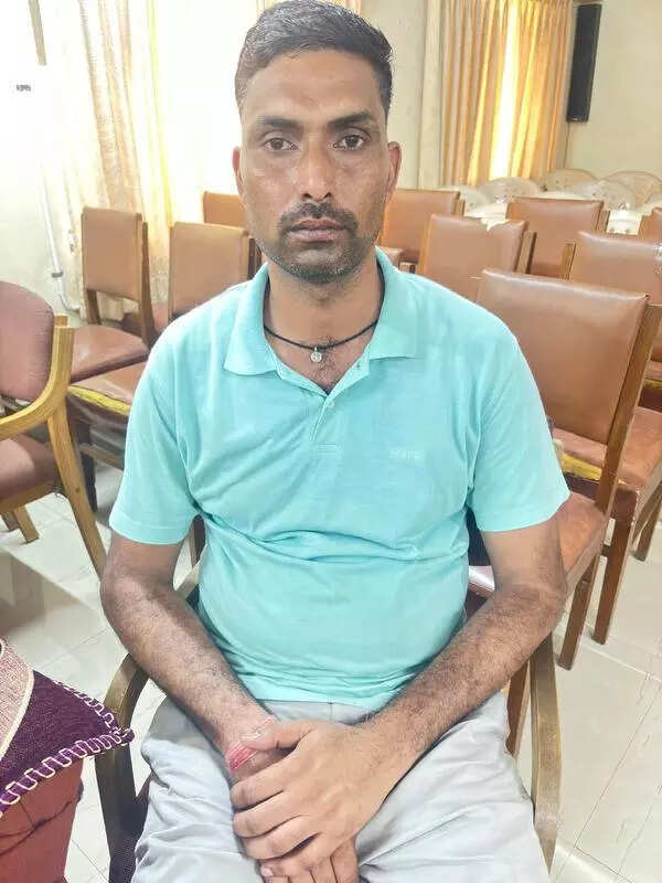 Jaipur jail warder held for taking bribe