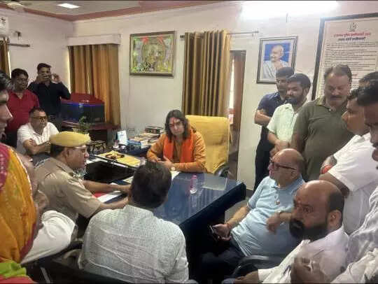 BJP MLA from Hawa Mahal faces backlash for sitting in SHO’s seat