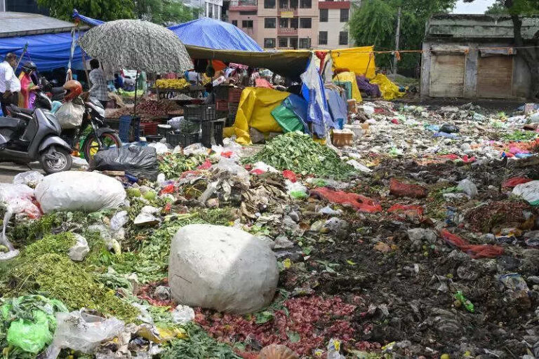 Day after JMC’s ‘cleanliness drive’, Lal Kothi mandi as littered as always