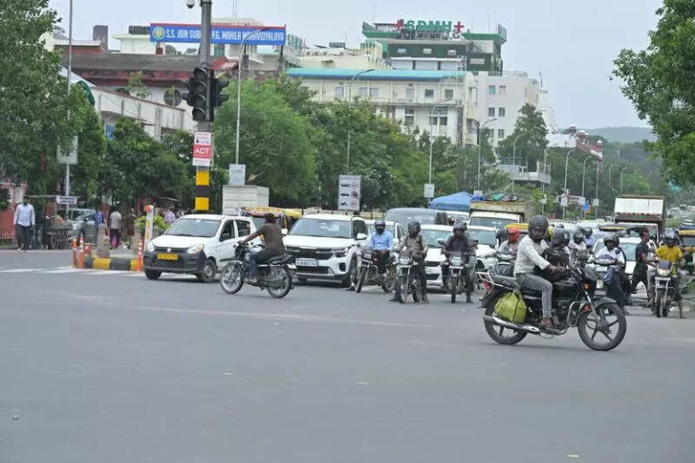 Traffic signal violations surge in city, cops mute spectators