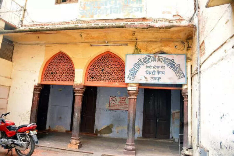 City schools continue classes in unsafe bldgs