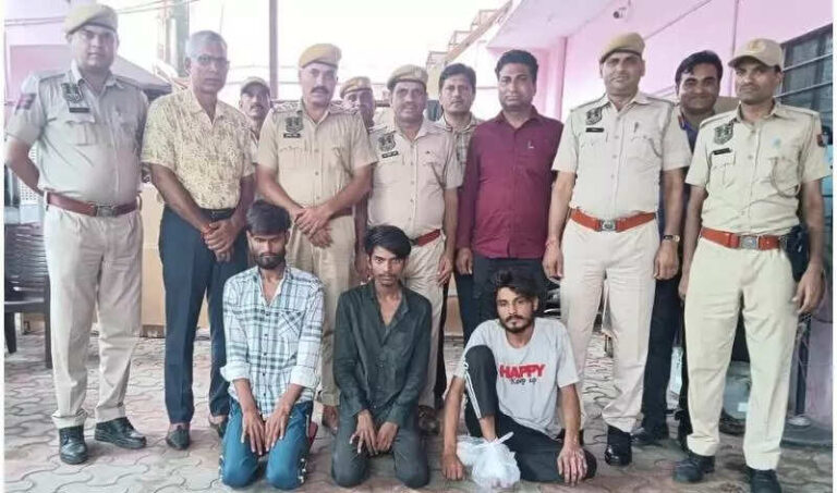 3 held for killing man with screwdriver after street row